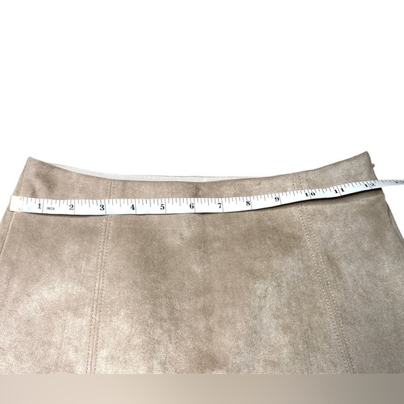 Aritiza Babaton - Hopper Vegan Suede Mini Skirt - Picture 9 of 11